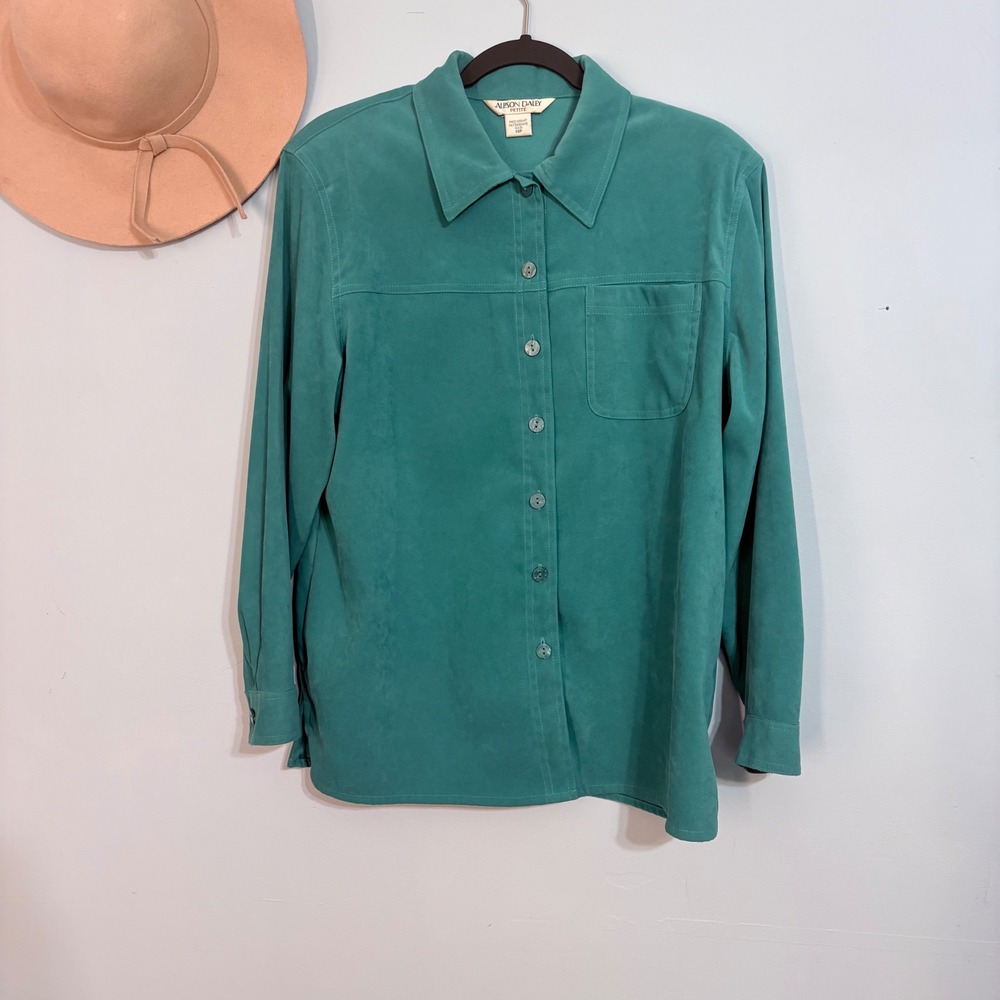 Vintage lightweight shirt style jacket. Dark green. Size 14P layering piece